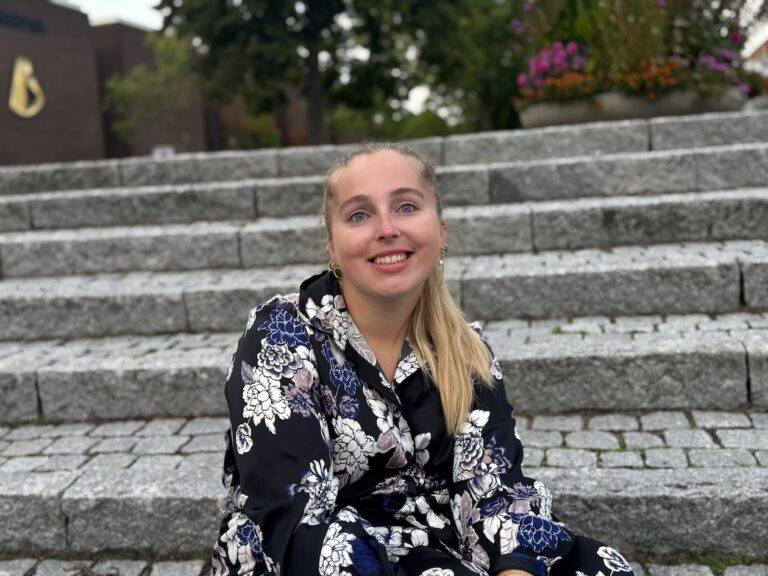 Julie Ane Pless - Forside